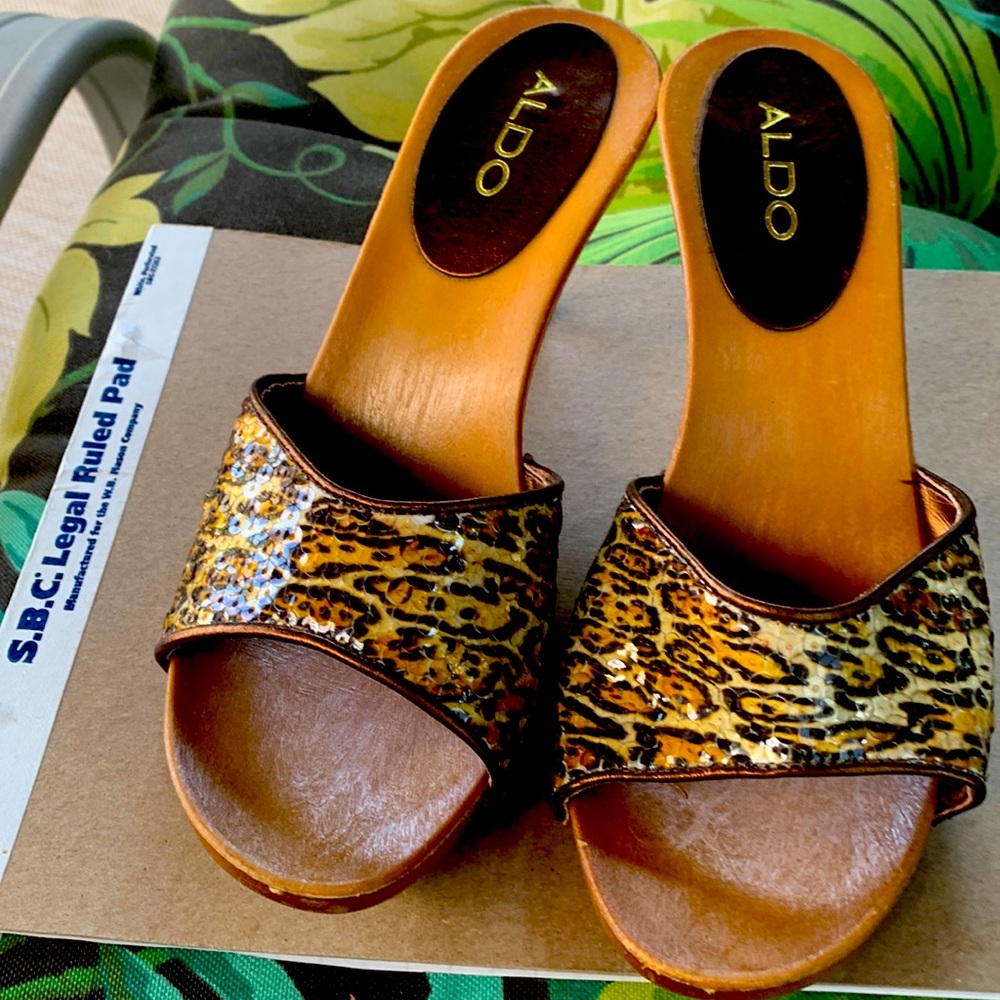 Pump sandals
